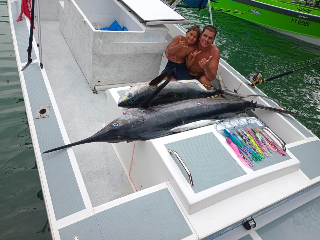 Marlin et thon pêchés au large de Huahine